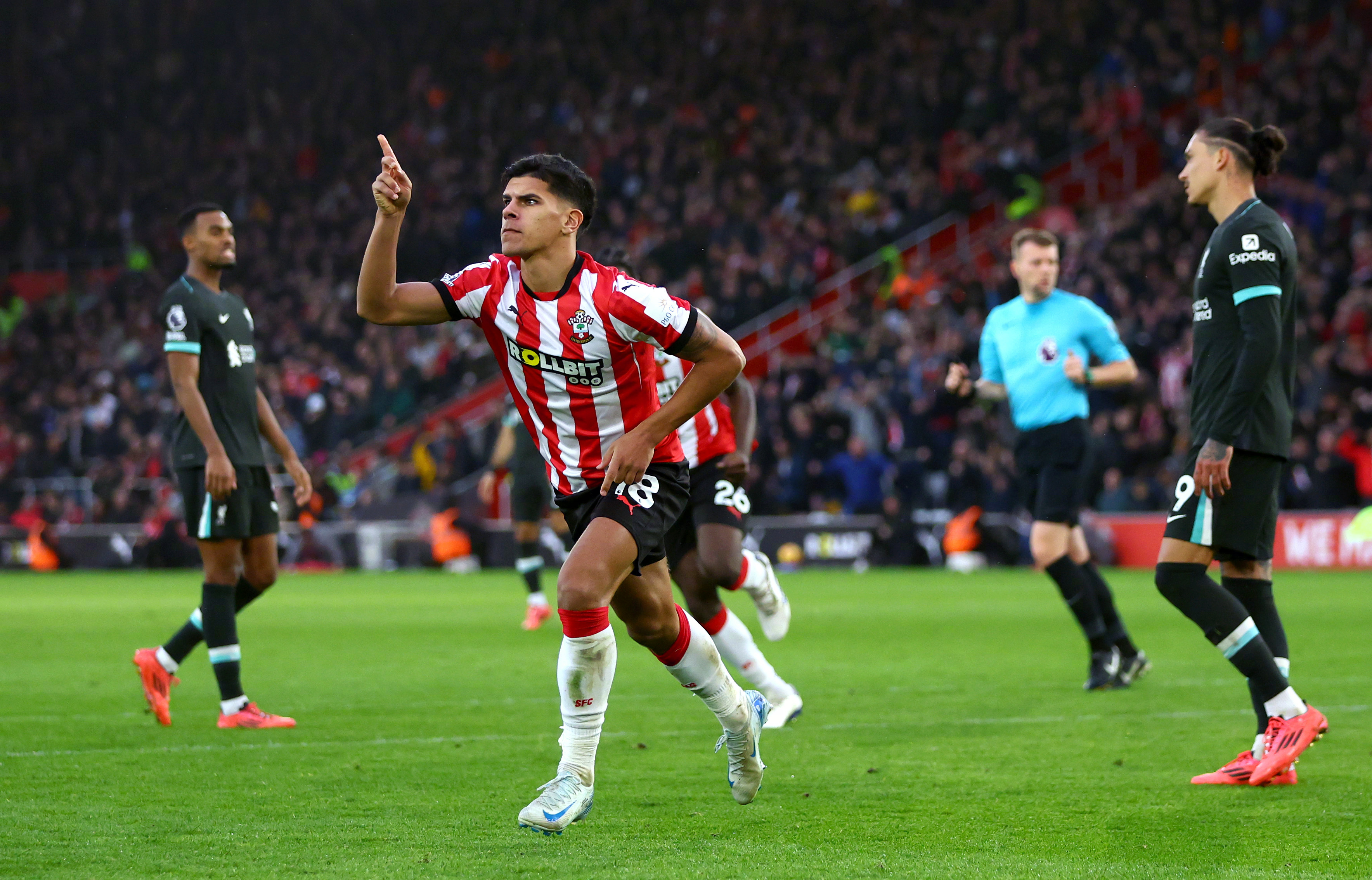 雷火电竞-波尔图险胜尤文，萨拉赫梅开二度英超