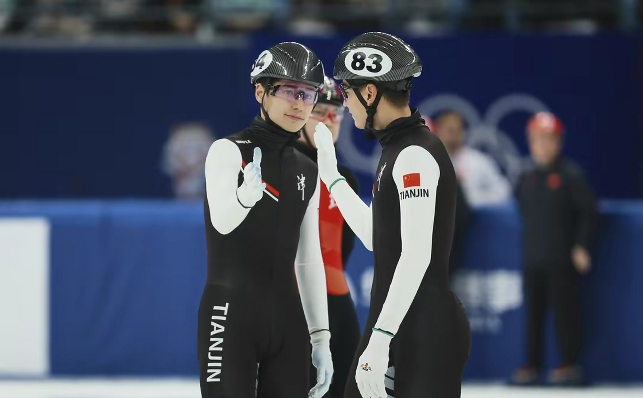 短道速滑男队冲刺决赛,志在夺金 短道速滑男队冲刺决赛,志在夺金