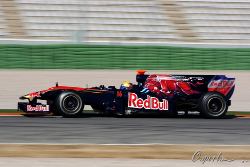 红牛车队绝杀红牛二队,阿隆索扛起全队 红牛车队绝杀红牛二队,阿隆索扛起全队